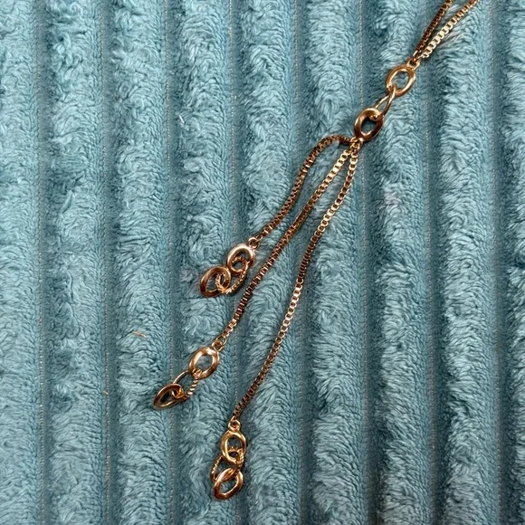 Elegant Gold Y-Style Necklace and Earrings Set - Picture 3 of 5